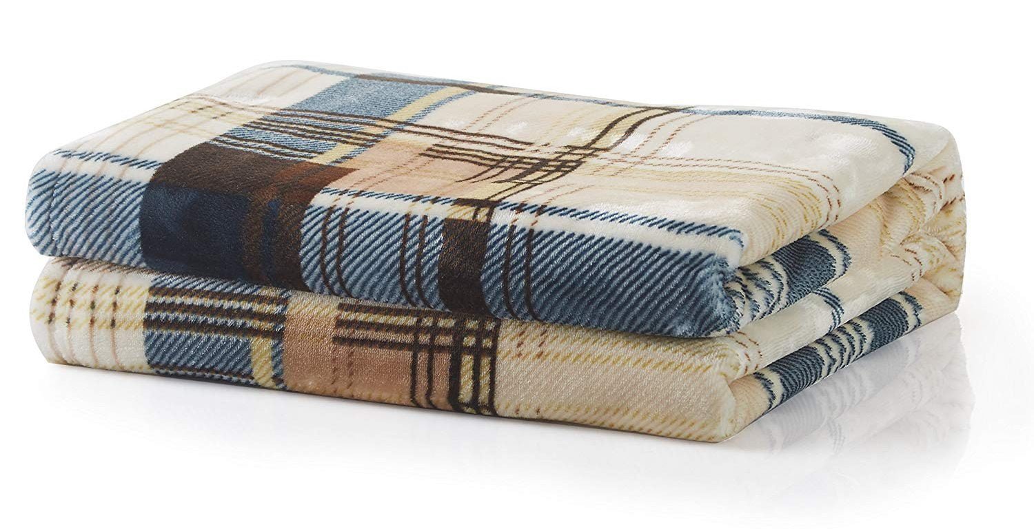 Winter Throw Blankets for a Cute & Warm Look