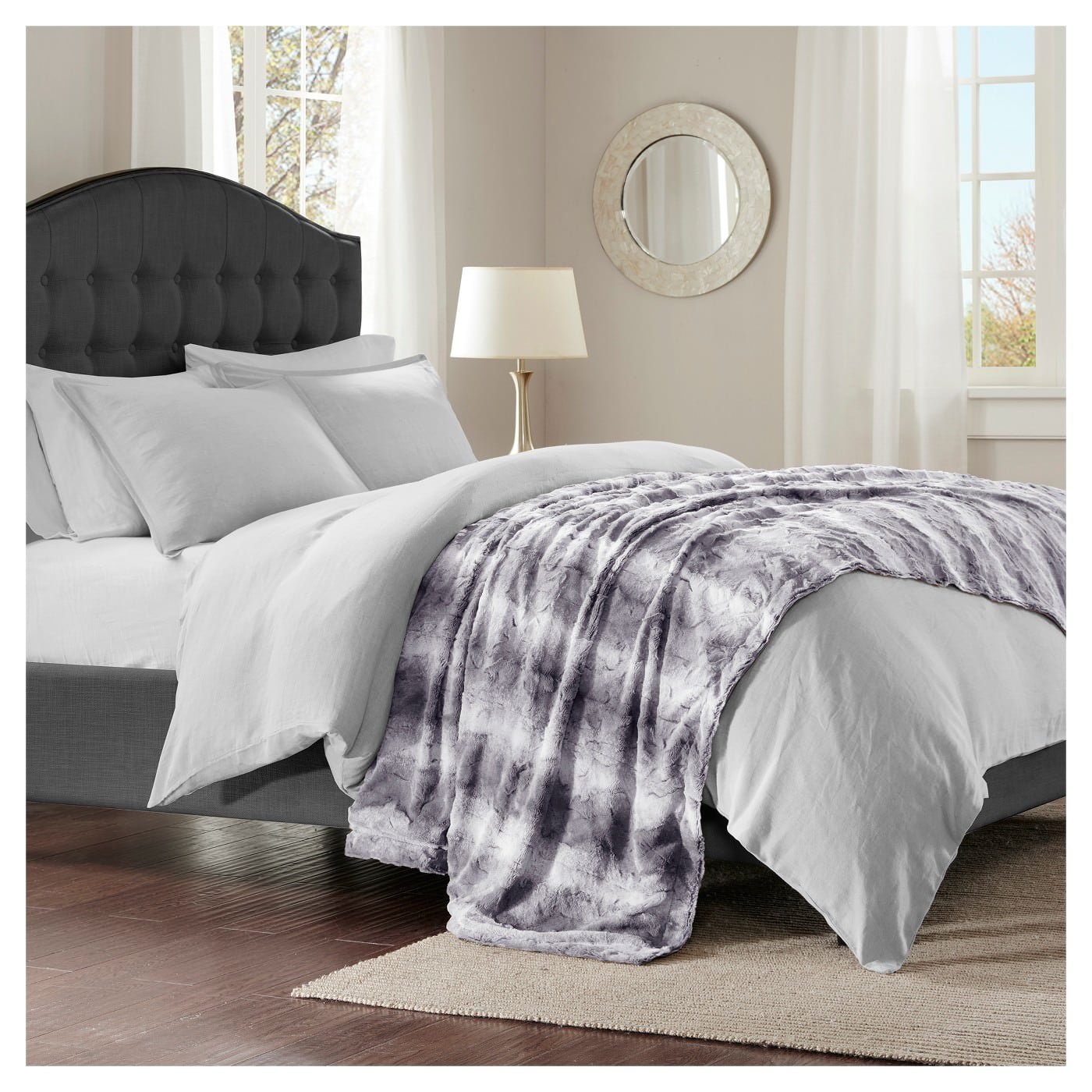 Winter Throw Blankets for a Cute & Warm Look