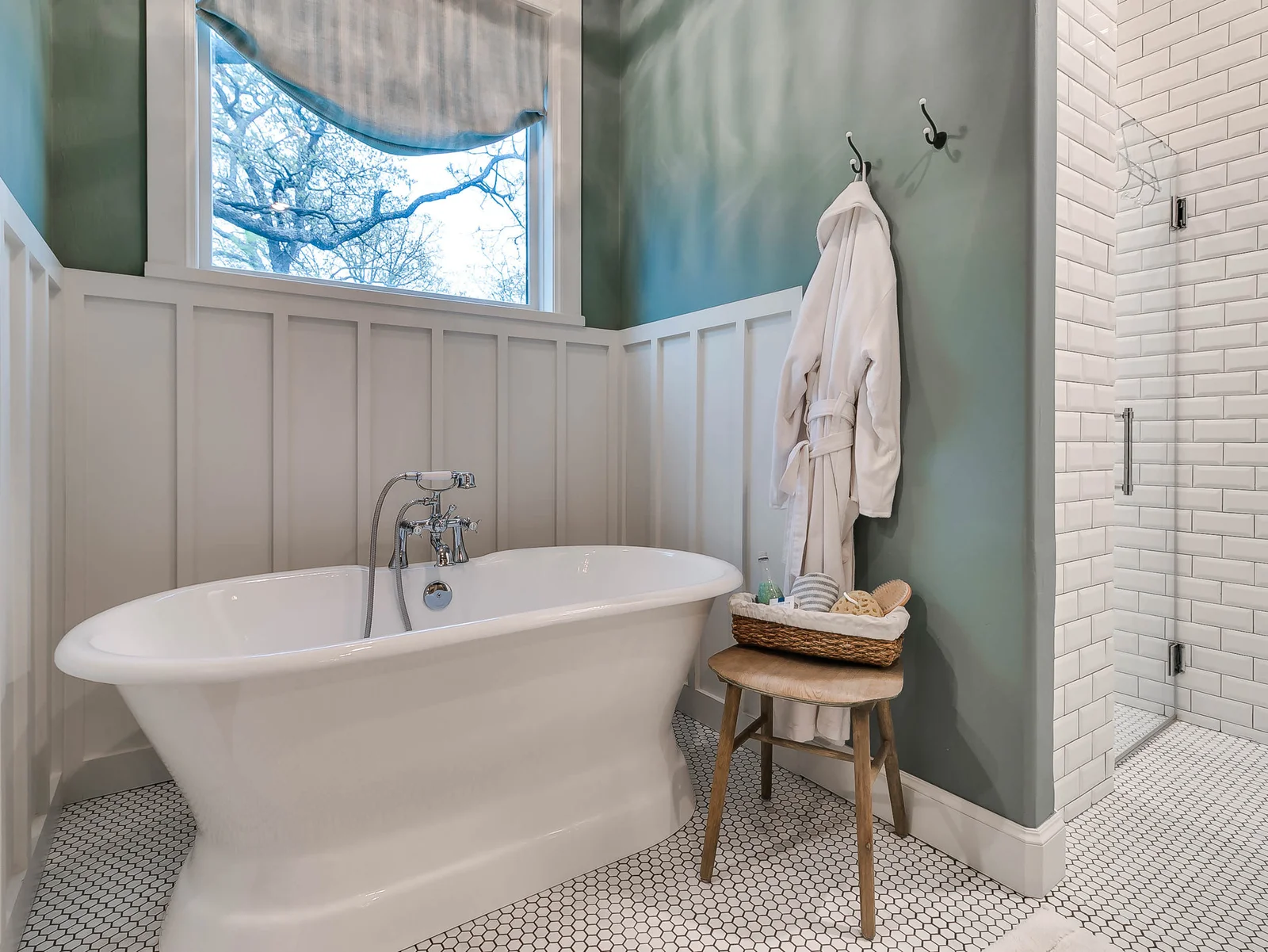 How to Get The Farmhouse Style Bathroom