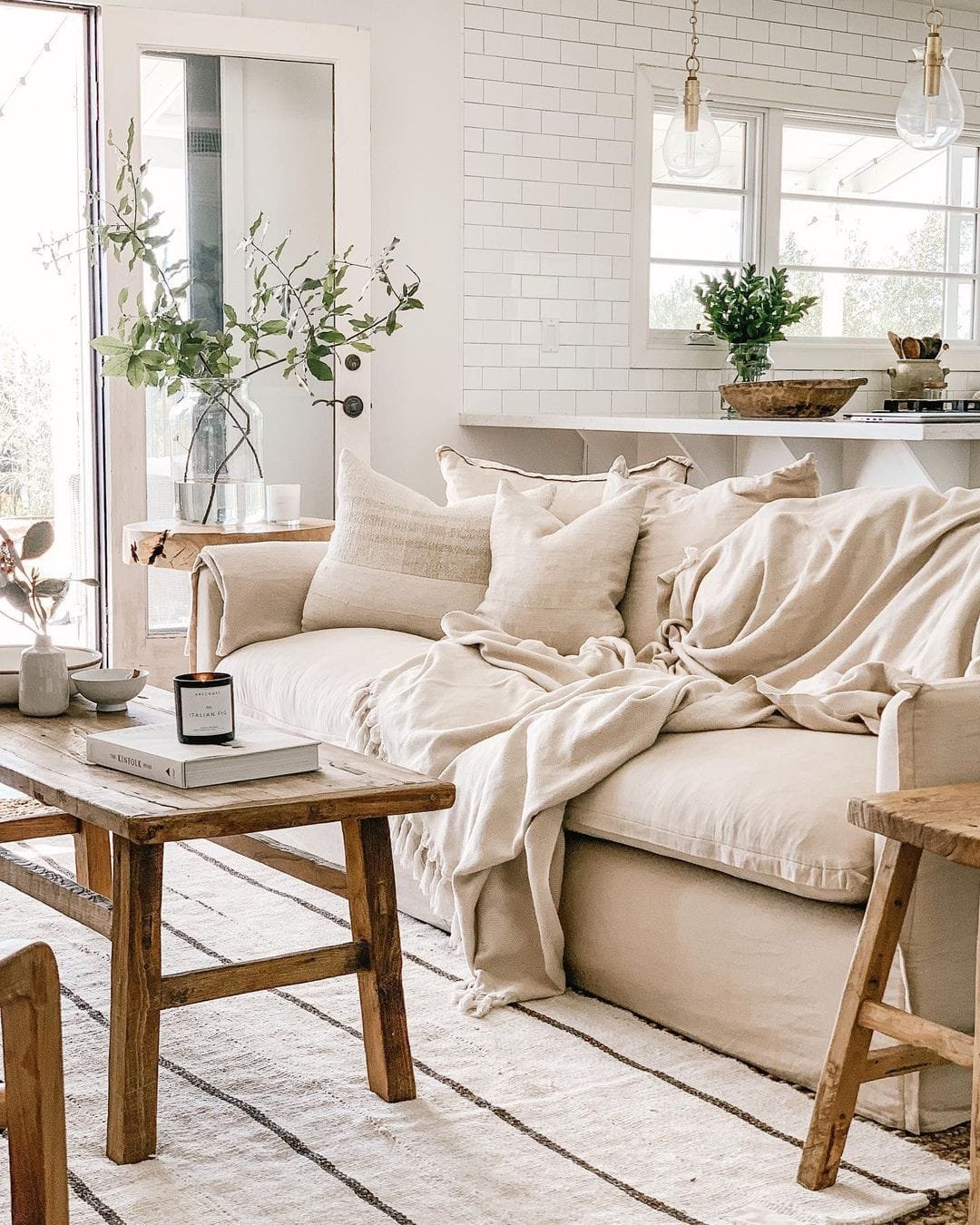 Top 10 Tips for Creating a Minimalist Living Room