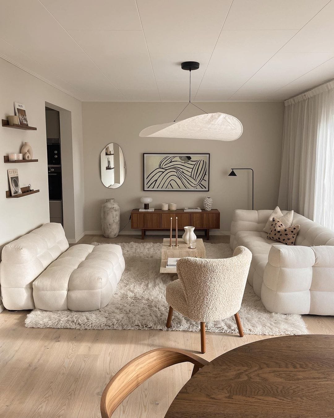 Top 10 Tips for Creating a Minimalist Living Room