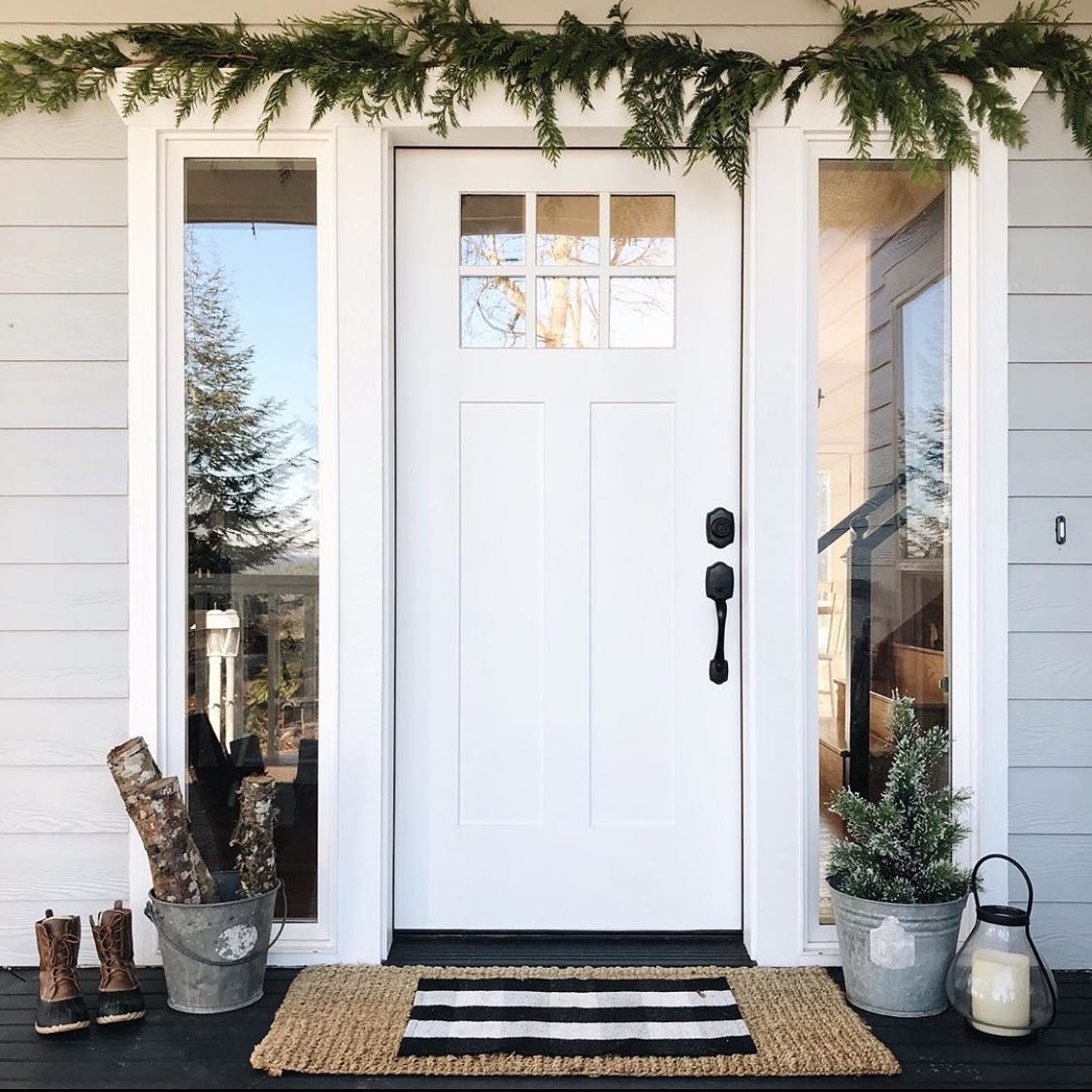 Embracing Minimalism: How to Create a Chic Winter Decor Scheme